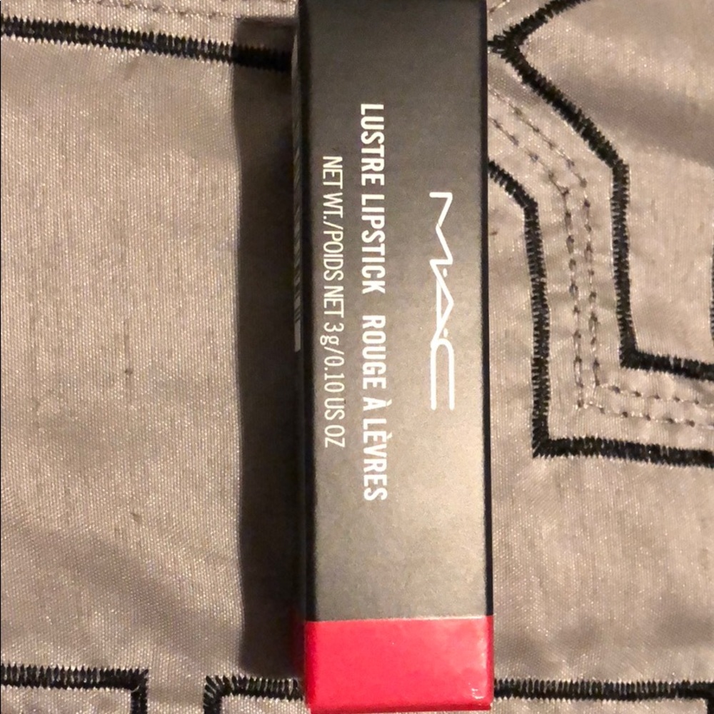 MAC Lustre Lipstick in Lustering...BNIB